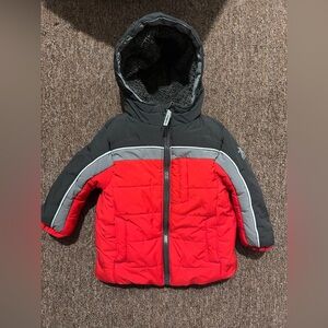 Puffy Winter Coat
Fuzzy lining.
No stains. Smoke free home.